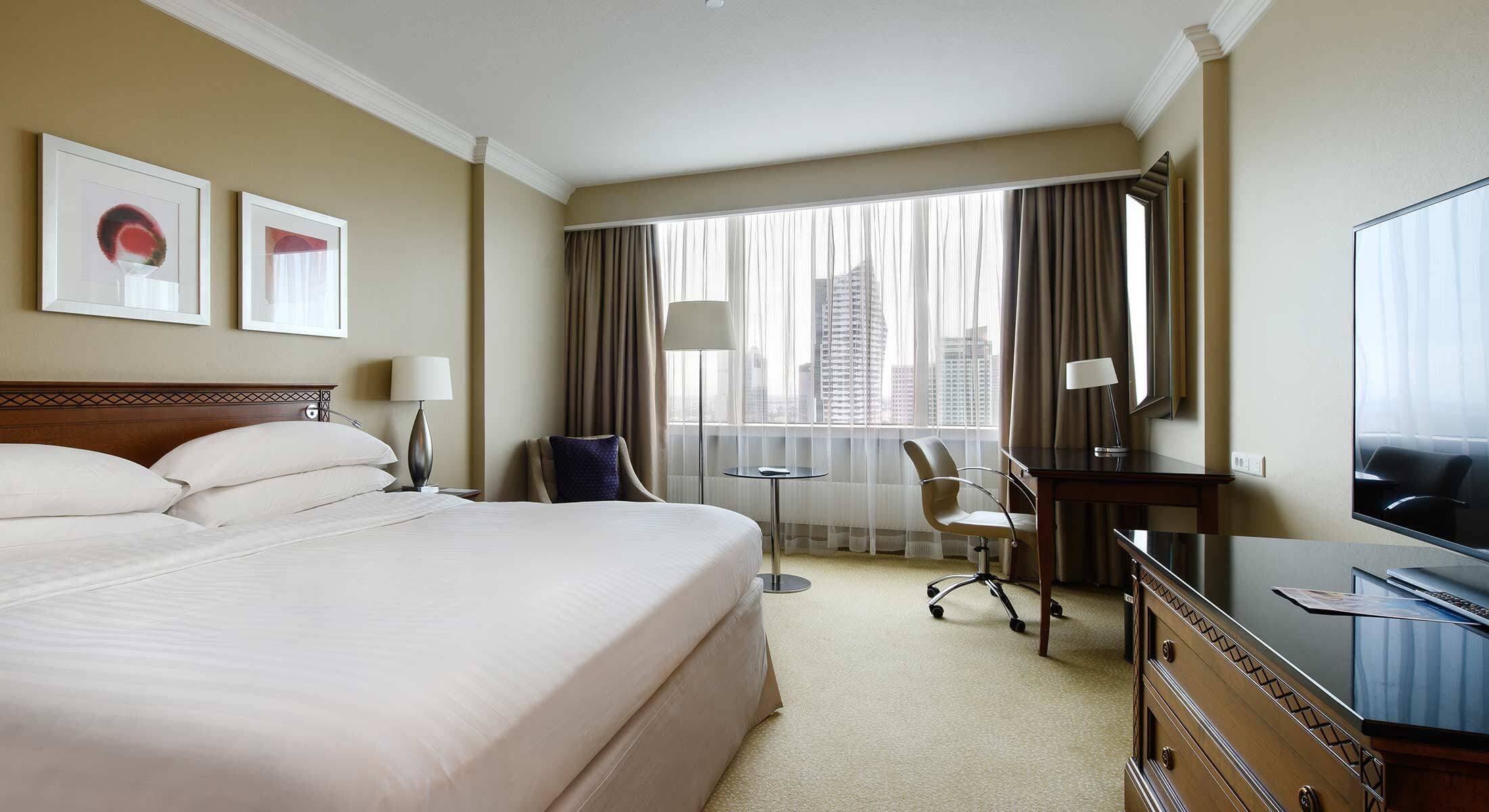 Business Suite · bedroom
