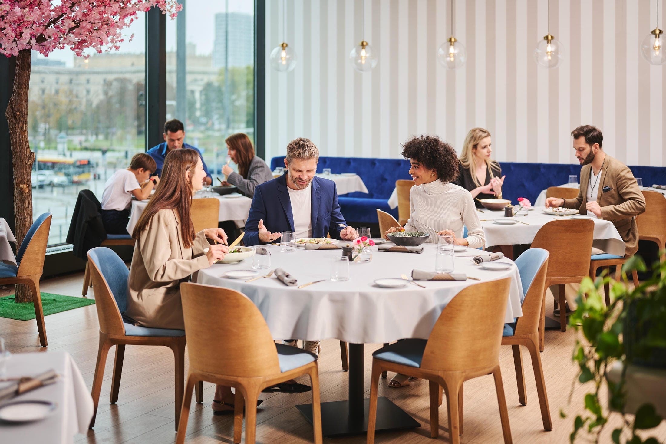 Floor 2 restaurant · dining room
