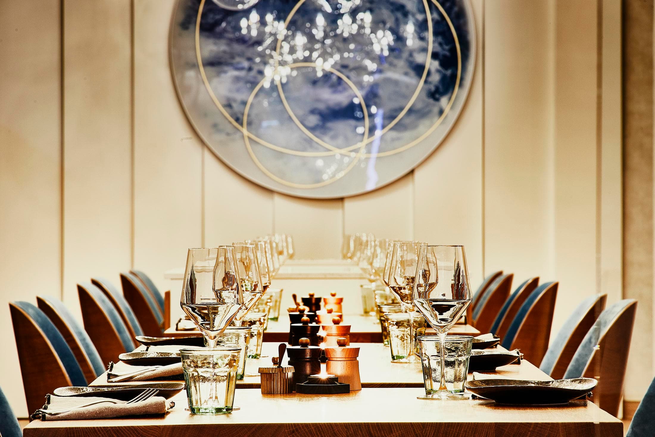 Floor 2 restaurant · table setting